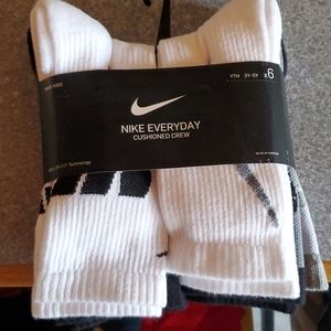 Boys nike crew socks size small/medium